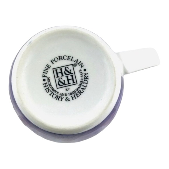 Hot Hairstylist History & Heraldry Brand Porcelain How to be a shampoo coloring - Picture 5 of 10